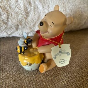 Pooh and Friends Figurine “It’s a Bee-u-tiful Day!”